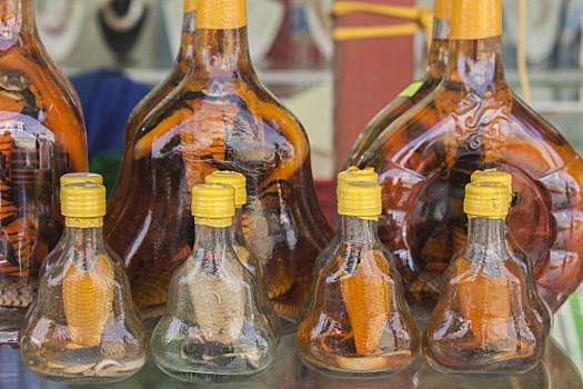 葡萄酒瓶瓶子,酒,眼镜蛇,蛇,蝎子,隔绝,白色背景著名,蝎子,酒,销售